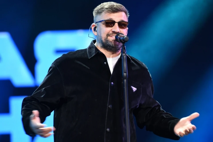 Паша Техник, Бурунов, Крид, Михайлов, Кологривый и еще 70 знаменитостей появились в новом клипе Басты - свежие новости на Toplenta по теме Малый бизнес