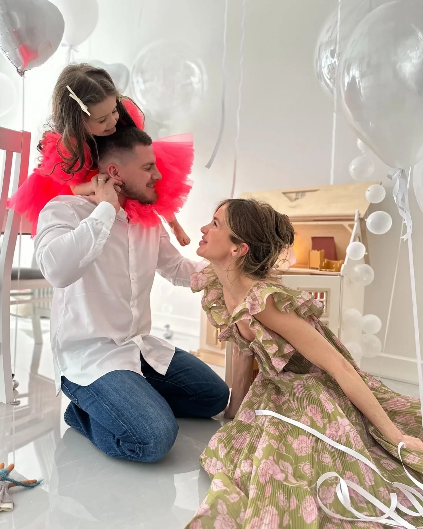 "Жена диктовала текст". Муж Алексы публично признался ей в любви на фоне слухов о разводе, но ему не поверили - свежие новости на Toplenta по теме Малый бизнес