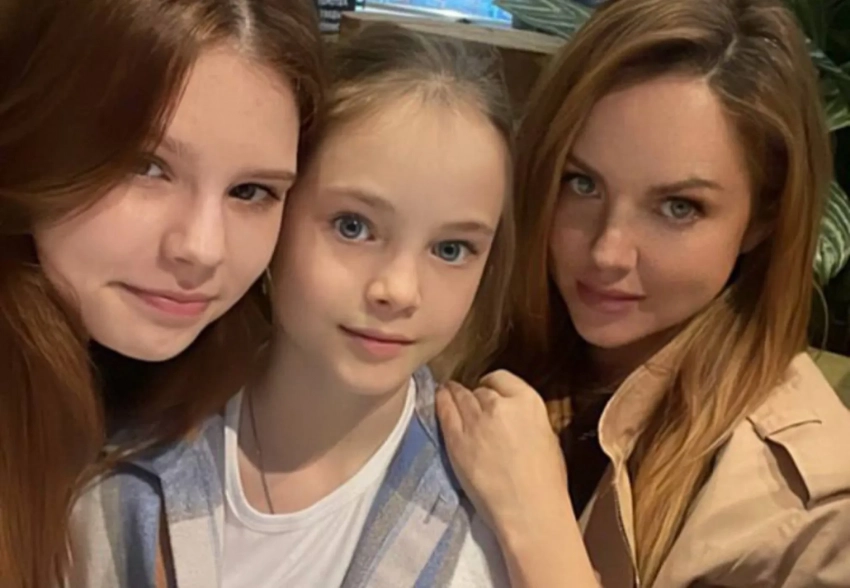 Певица МакSим опубликовала совместное фото с дочерьми - свежие новости на Toplenta по теме Малый бизнес