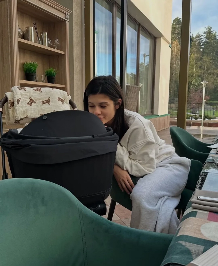 Александр Петров показал, как проводит майские праздники с женой и сыном - свежие новости на Toplenta по теме Малый бизнес