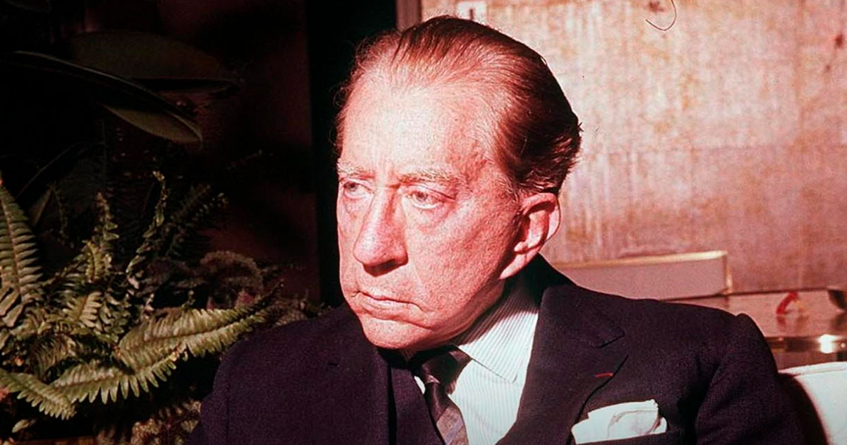 Зачем американскому миллиардеру таксофон в особняке - свежие новости на Toplenta по теме Известны