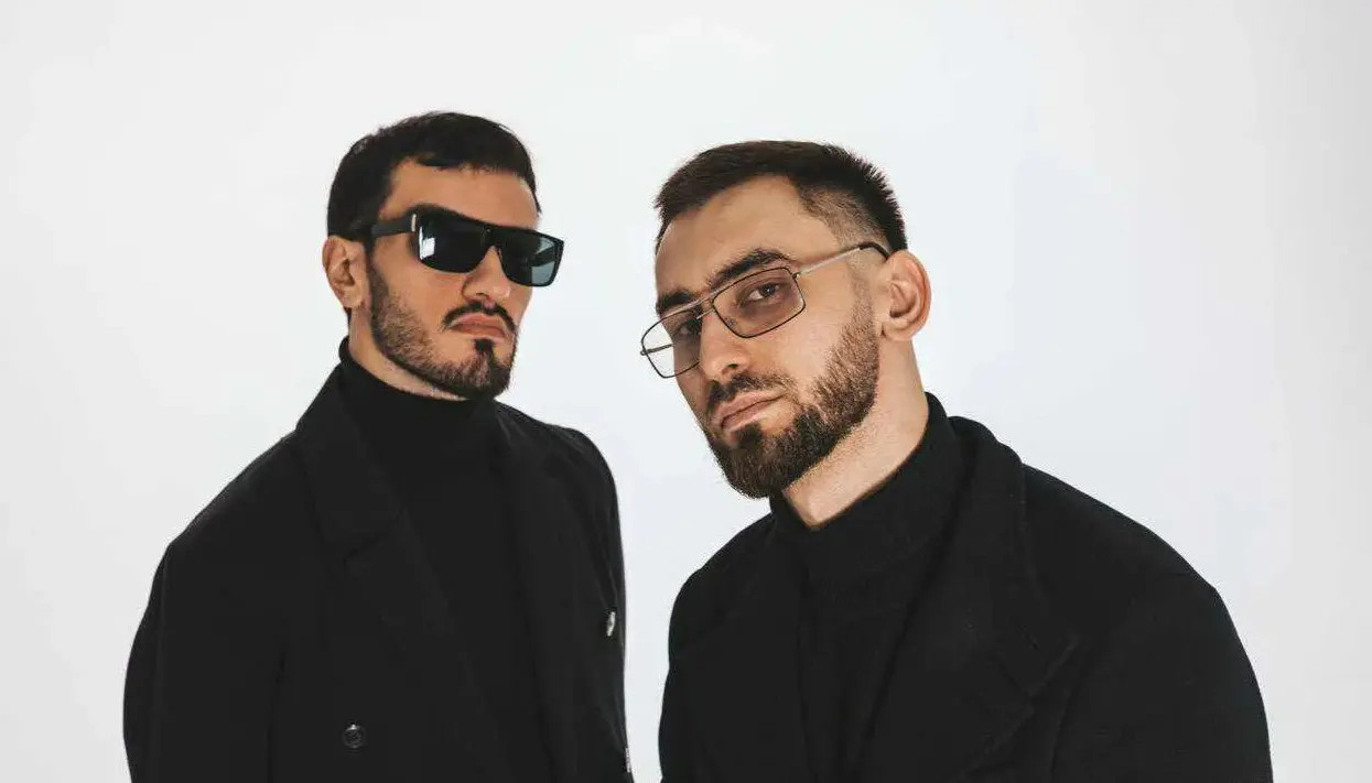 Трек «Стихи пламени» чеченского дуэта Idris&Leos собрал первый миллион прослушиваний - свежие новости на Toplenta по теме президент