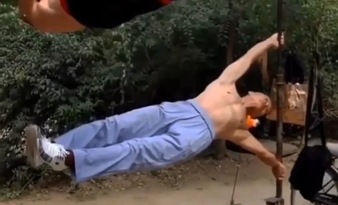 Китайские гимнасты вышли на турники. Сначала никто им не придал внимания, а потом выяснилось мужчинам по 80 лет - свежие новости на Toplenta по теме общество