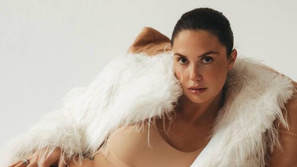 Муцениеце обнажила беременный живот на фоне слухов о суррогатном материнстве - свежие новости на Toplenta по теме ец