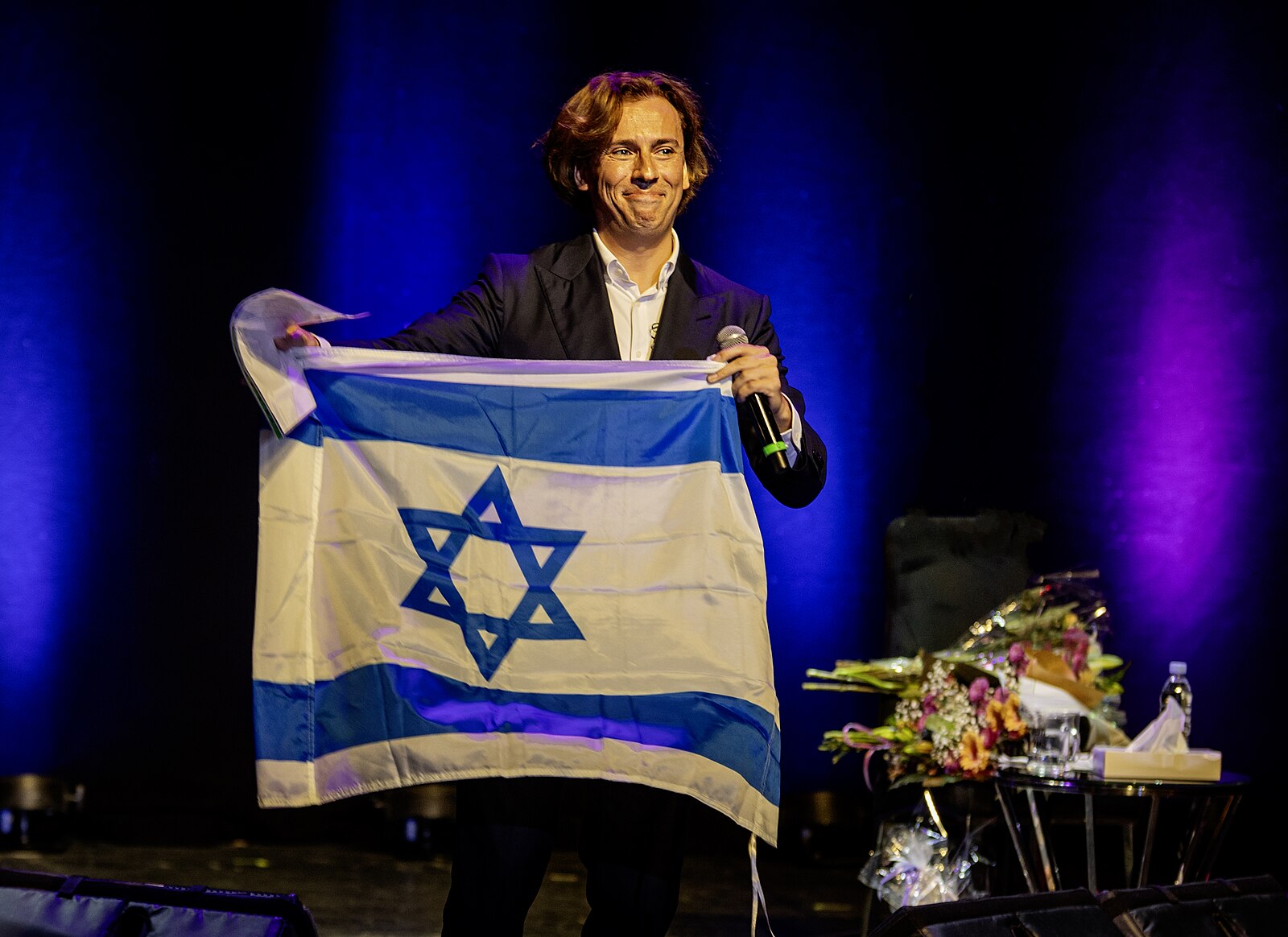 Как прилетел? Ты же здесь живёшь! Израильтяне назвали "срамным поведением" приезд Галкина, чтобы дать концерты - свежие новости на Toplenta по теме СИМ