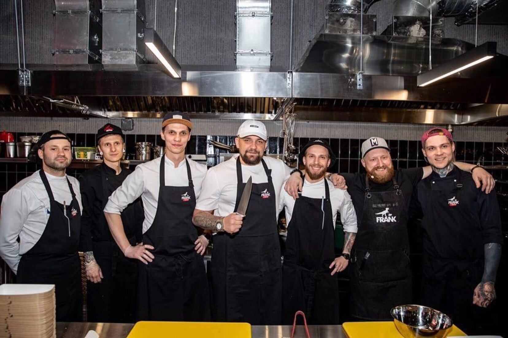 Как стать бизнес-партнёром знаменитости: поужинать с Бастой, поднять бокал с Сергеем Жуковым - похожая новость на Toplenta