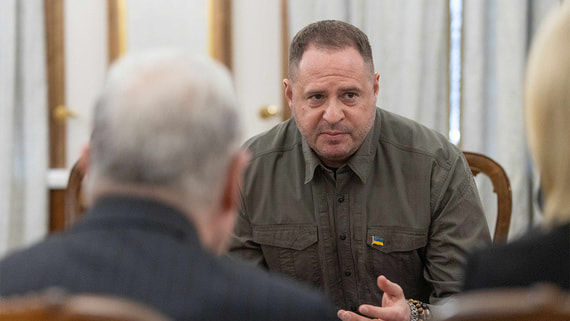 Окружение Зеленского просит уволить Ермака на фоне коррупционного скандала - свежие новости на Toplenta