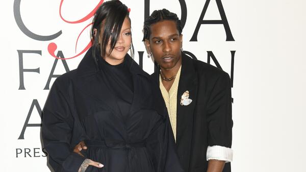 Впечатлила: Рианна впервые после третьих родов показалась на красной дорожке - свежие новости на Toplenta по теме Тест