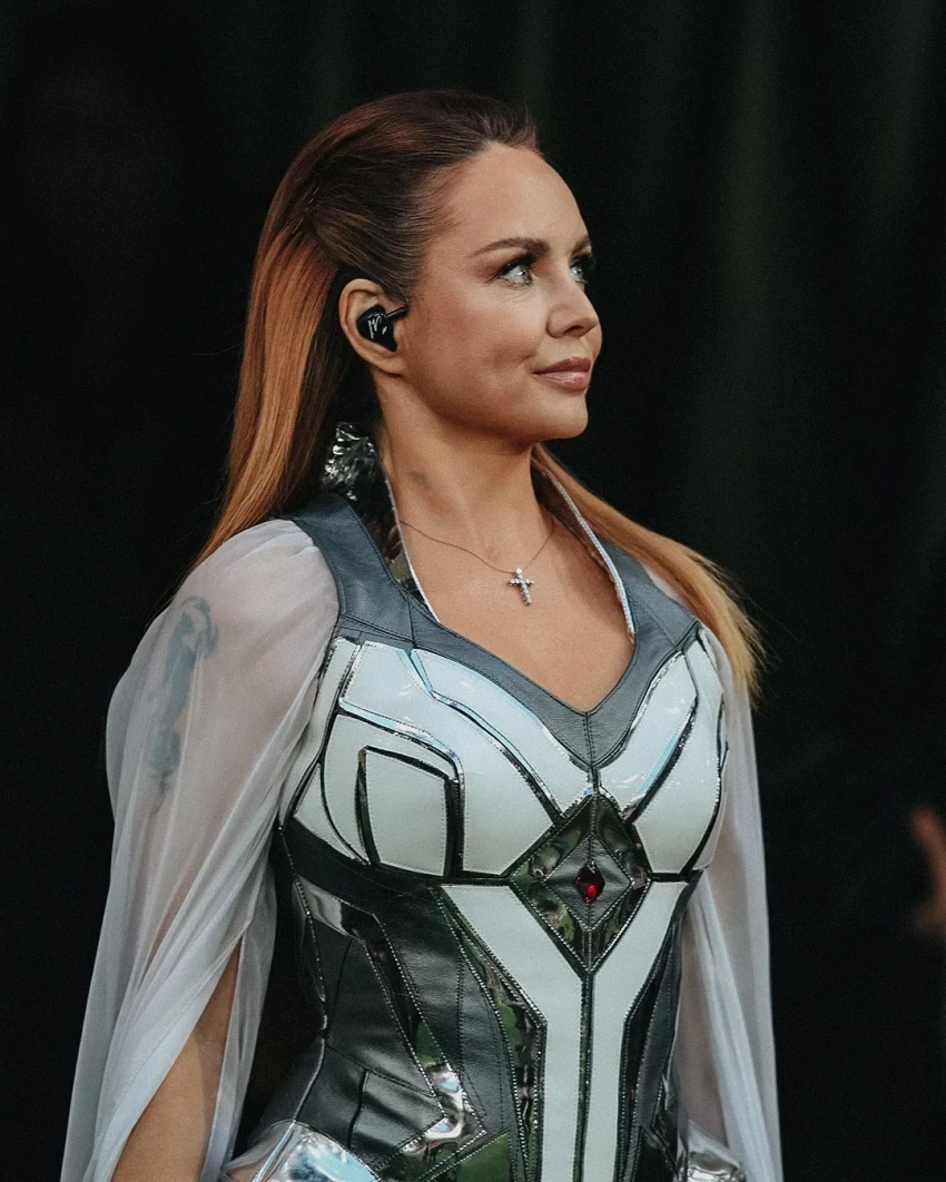 "Наша гладиаторка". МакSим выступила на матче "Спартака" и исполнила неофициальный гимн клуба "Знаешь ли ты" - свежие новости на Toplenta по теме Малый бизнес