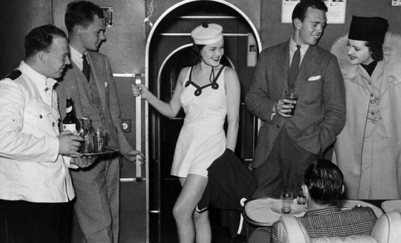 Как раньше летали первым классом: икра, любой алкоголь, курение прямо в кресле и полноценное спальное место - свежие новости на Toplenta по теме Военное