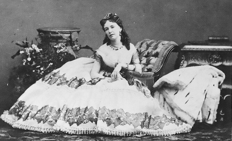 Кора Перл — куртизанка, которую «подали» гостям голой на блюде - похожая новость на Toplenta