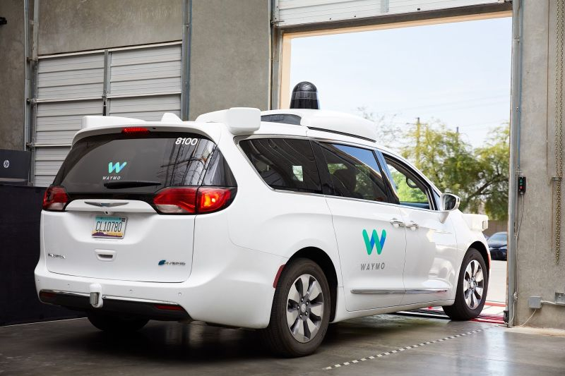 Waymo выпустила беспилотные такси на шоссе в трёх районах США - похожая новость на Toplenta