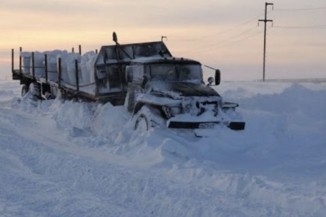 Дальнобойщики за Полярным Кругом: работа где ломаются гвозди - похожая новость на Toplenta