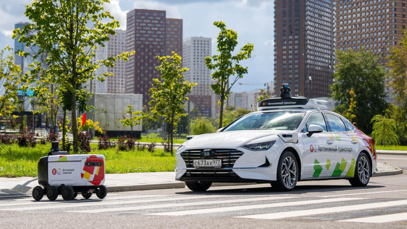 В 2026 году по улицам Москвы побегут роботакси — но с подстраховкой - похожая новость на Toplenta