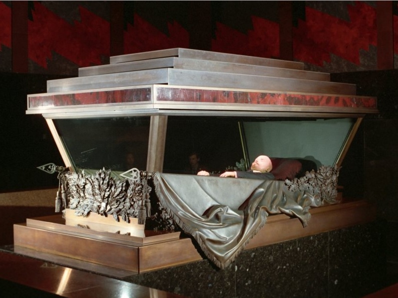 На долгую память. Кого еще, кроме Ленина, сохранили для потомков - похожая новость на Toplenta