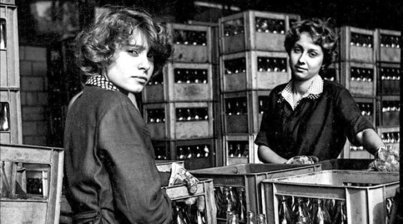 «Бутылочная мафия»: как в СССР пункты приема стеклотары приносили теневую прибыль - похожая новость на Toplenta