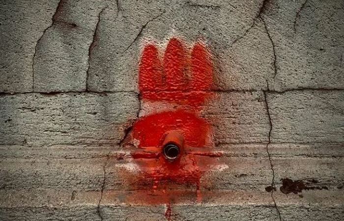 Для чего на стенах советских домов рисовали красную букву Ш и делали загадочное отверстие - свежие новости на Toplenta