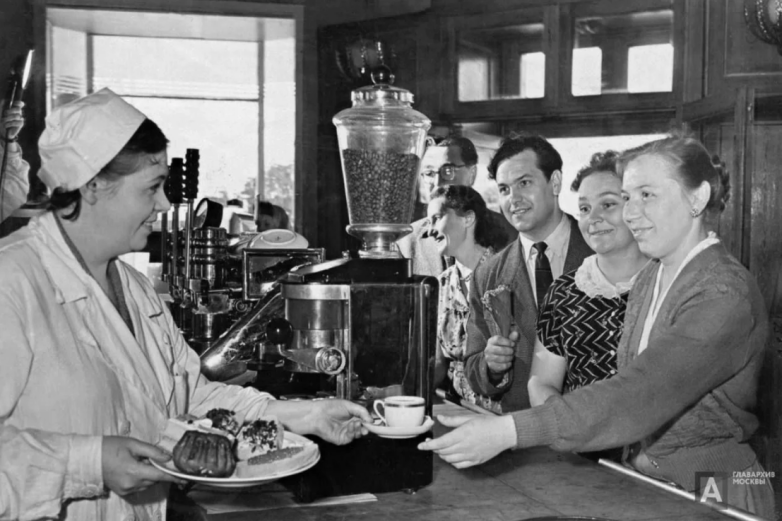 Чем кормили и сколько стоил стандартный обед в советских столовых... - свежие новости на Toplenta