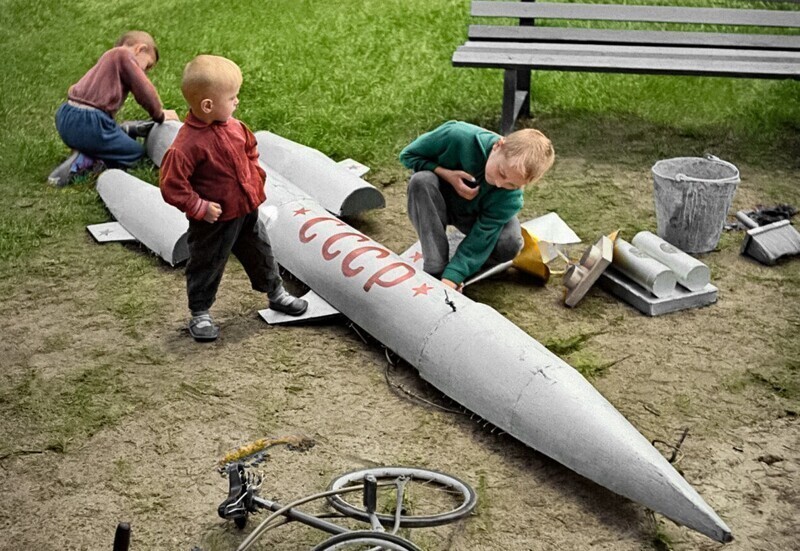 Цветные снимки: жизнь в СССР на уникальных фотографиях - похожая новость на Toplenta