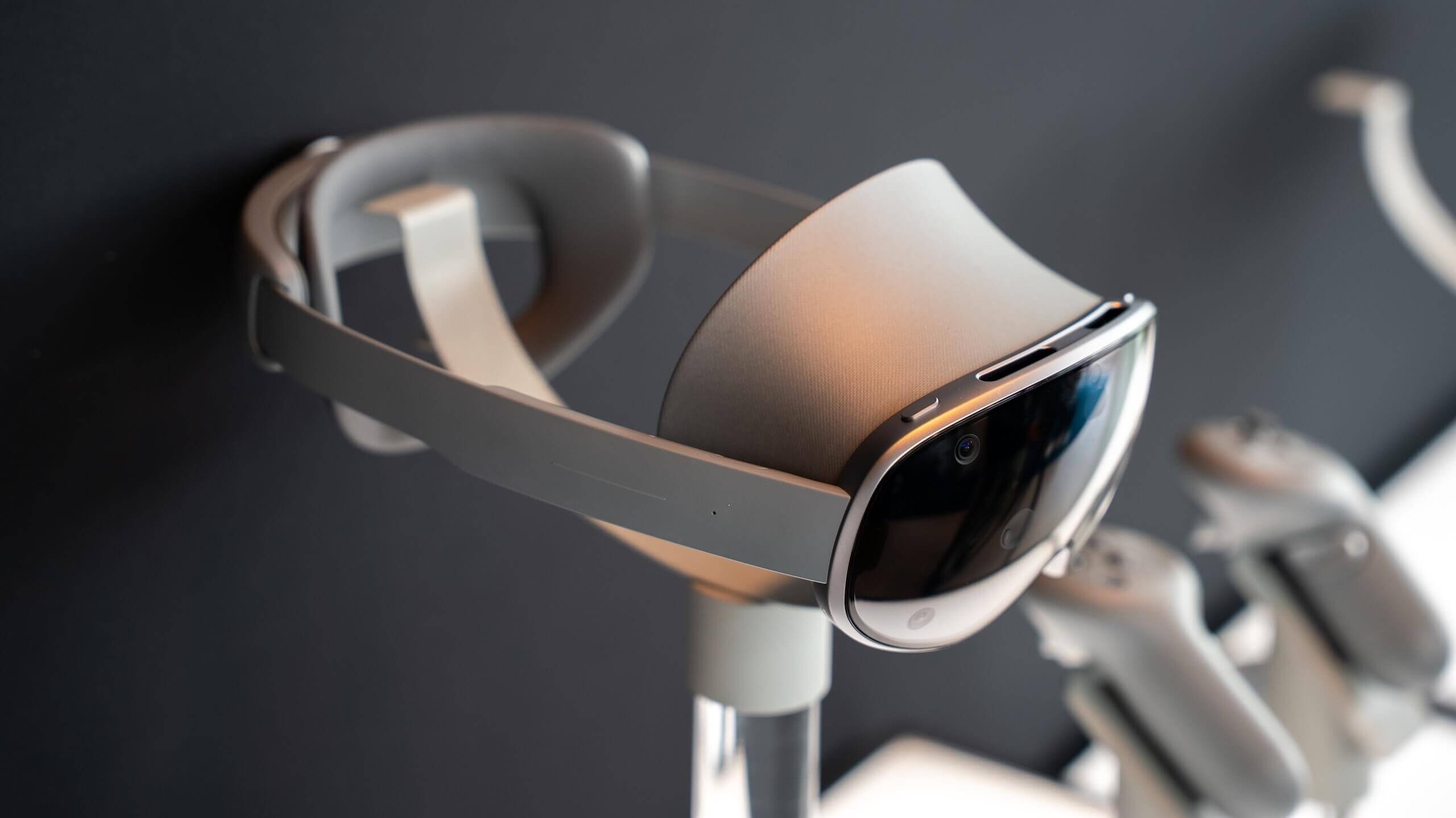 Представлена Samsung Galaxy XR – гарнитура смешенной реальности, вдвое дешевле Apple Vision Pro - свежие новости на Toplenta