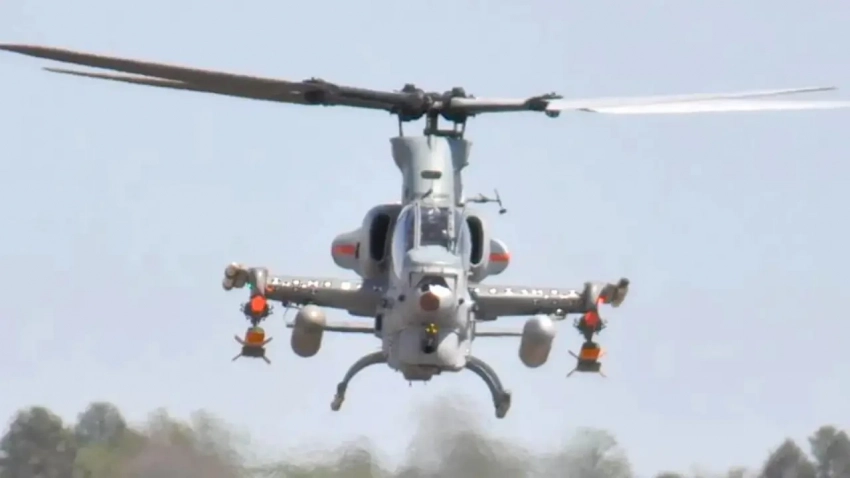 «Будут поражать ЗРК С-400»: американские вертолёты AH-1Z замечены с модулем Red Wolf - актуальные новости по теме Эксклюзив на Toplenta