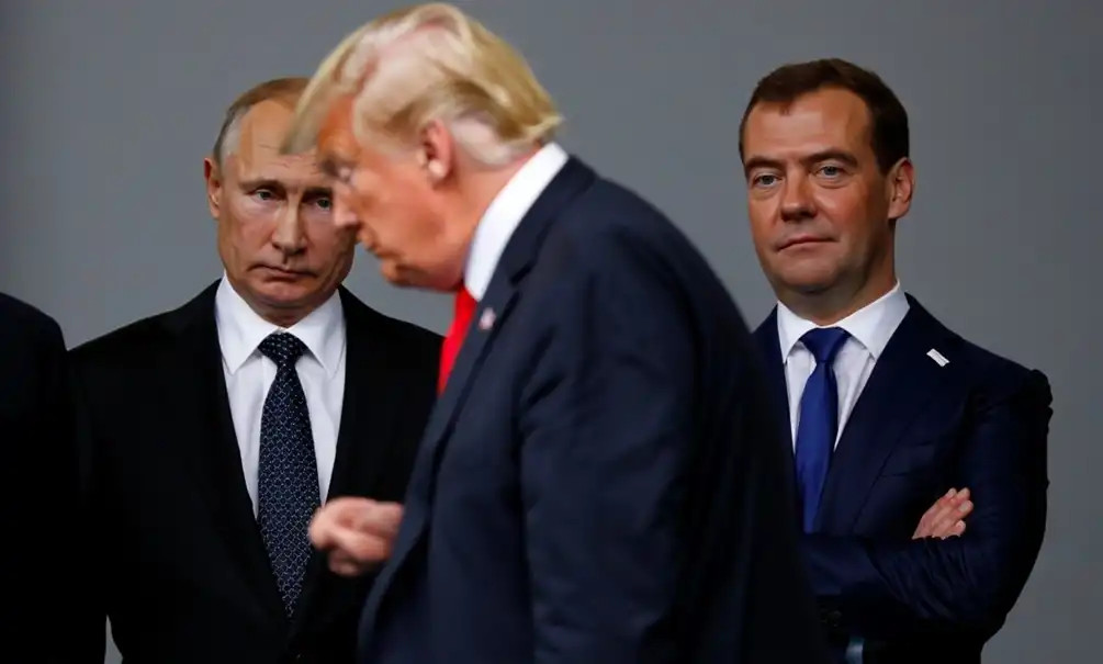 Трамп, веди себя прилично: Путин с Медведевым пояснили президенту США, что тот запутался - свежие новости на Toplenta