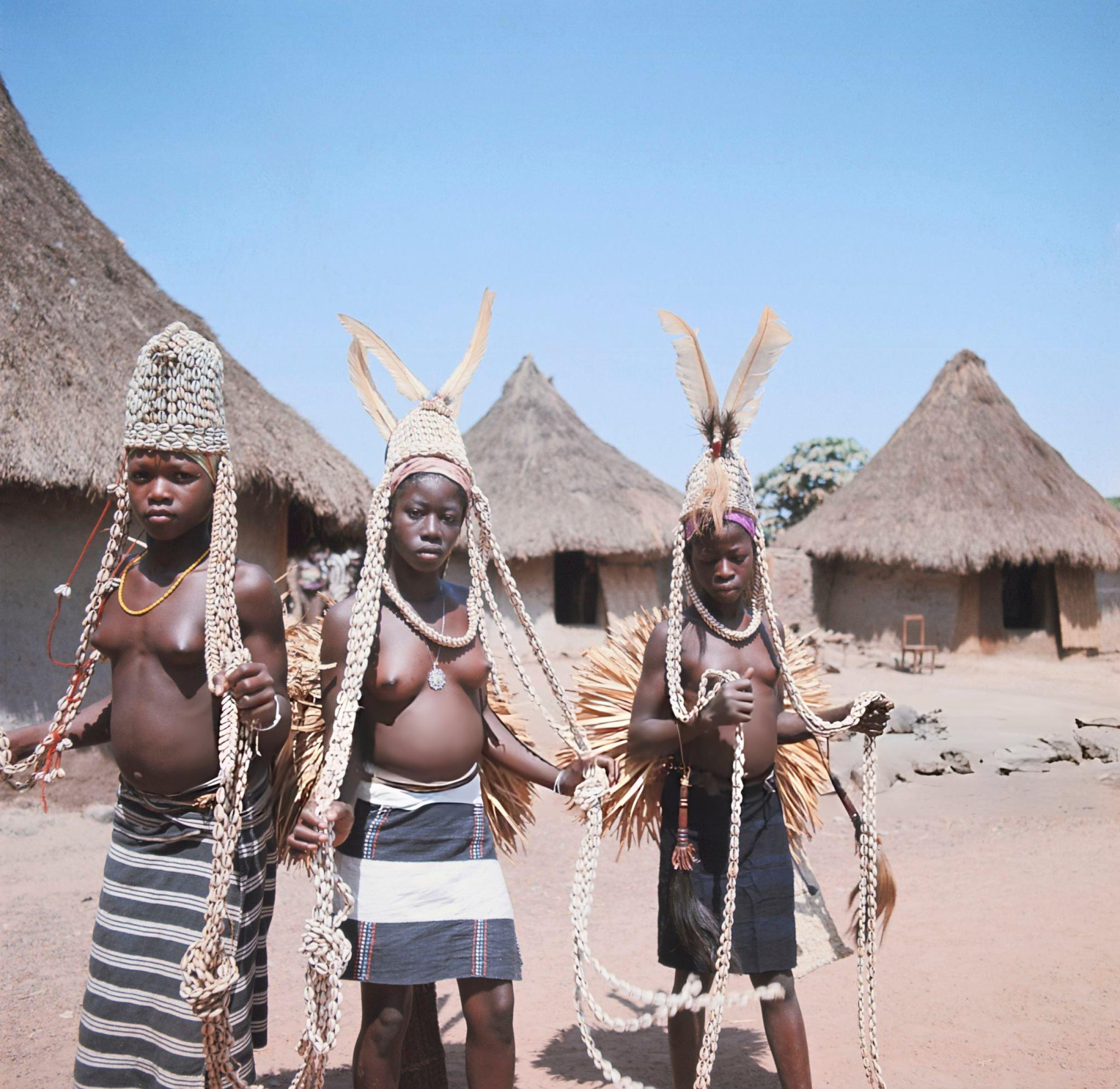 1950-е. Берег Слоновой Кости. Женские портреты на снимках Мишеля Уэта. Часть 2 - свежие новости на Toplenta