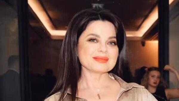 Королёва предпочла место рядом со звездой вместо беззубой невестки на показе мод - свежие новости на Toplenta по теме с