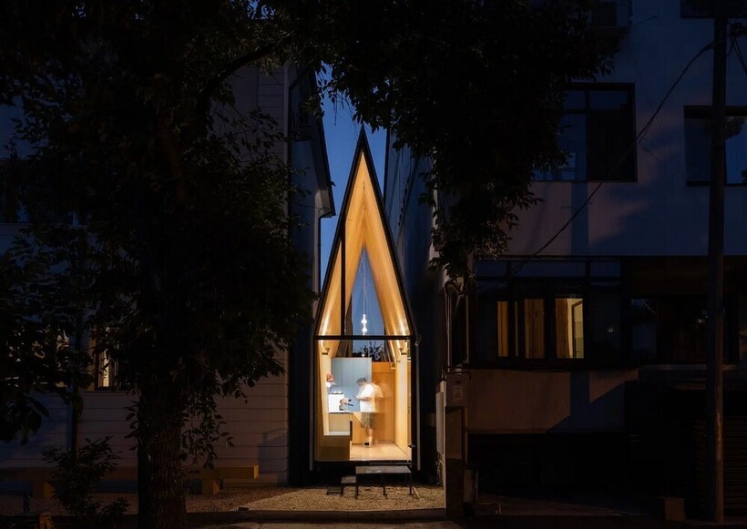 Необычное кафе в Бухаресте: как выглядит самое узкое заведение города - похожая новость на Toplenta